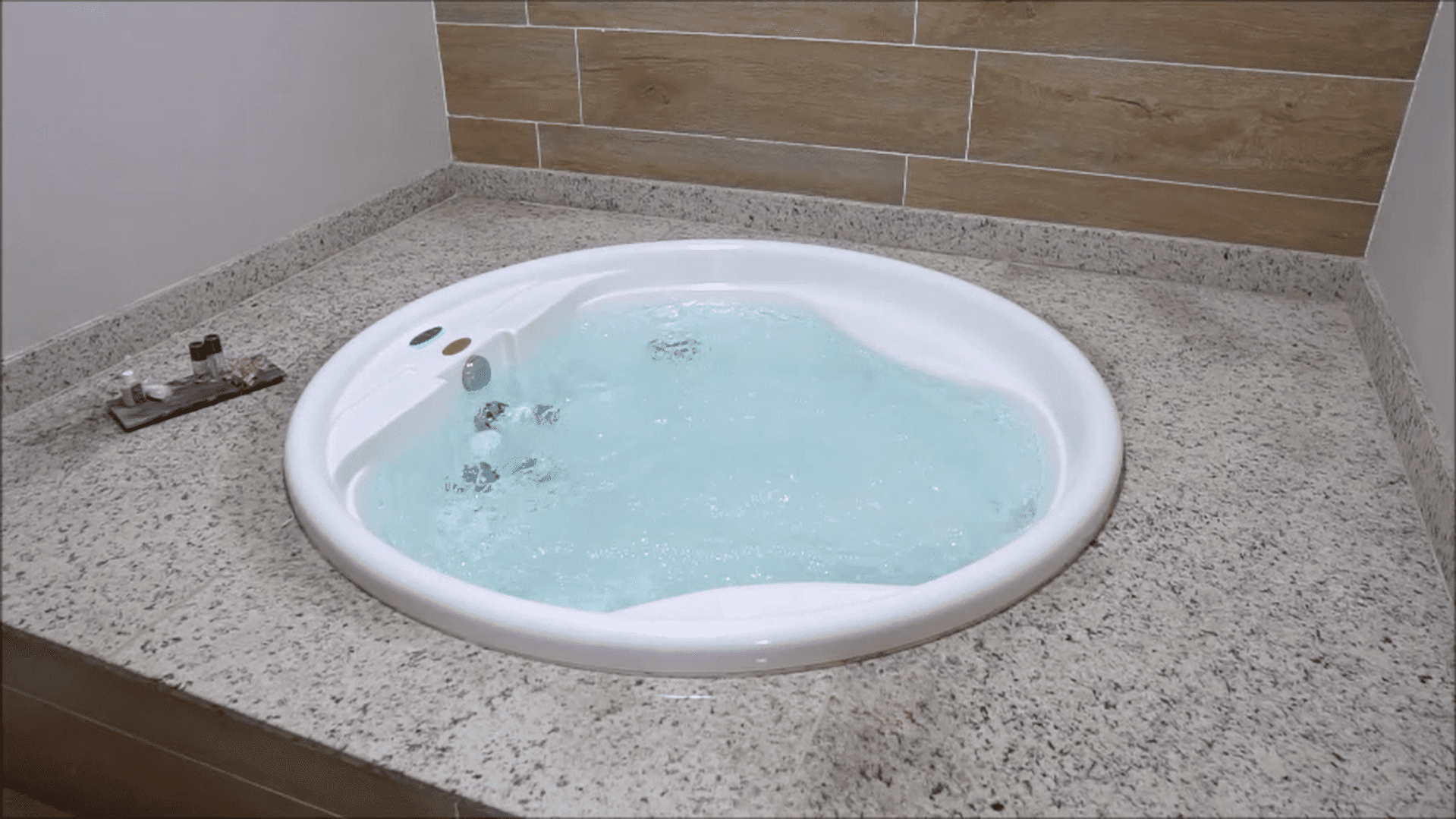 Quarto Jacuzzi (5)